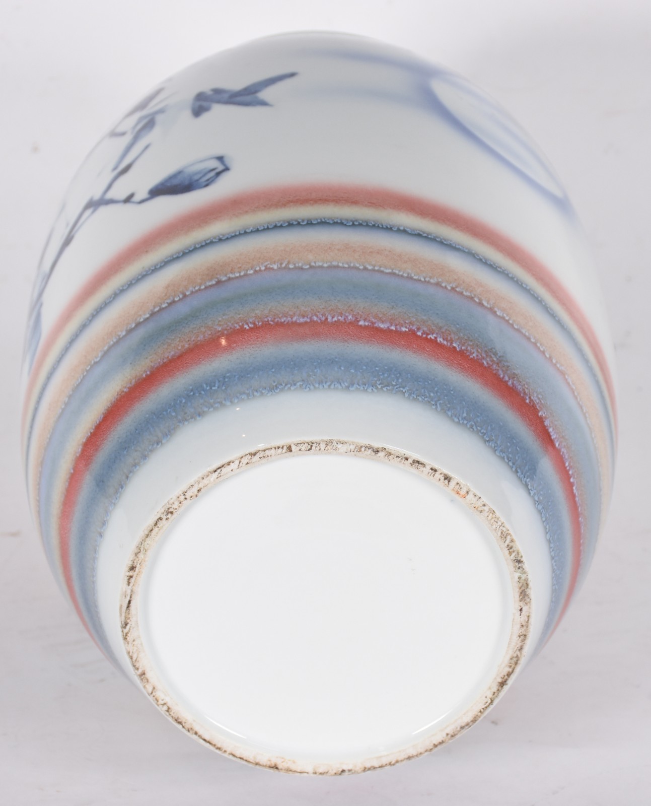Vaso de porcelana com pássaros, flores e inscrições orientais em... - foto 3 de 4