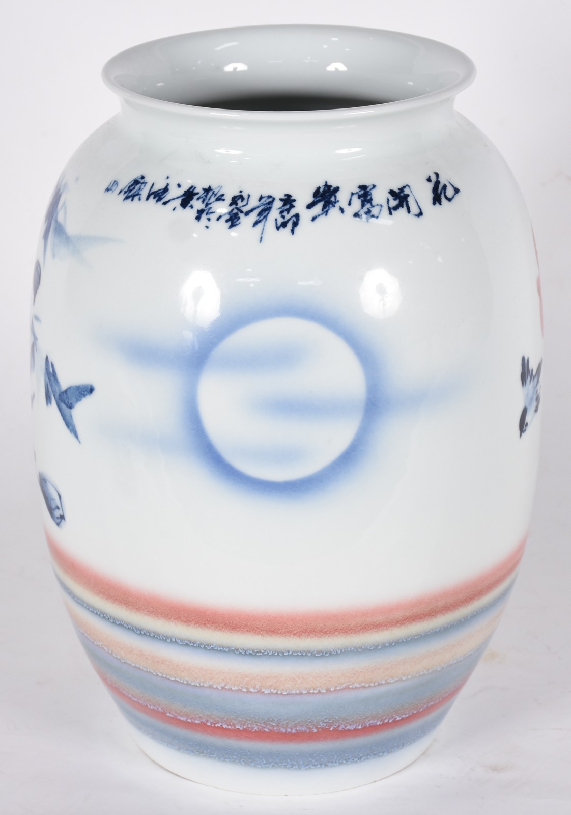 Vaso de porcelana com pássaros, flores e inscrições orientais em... - foto 4 de 4
