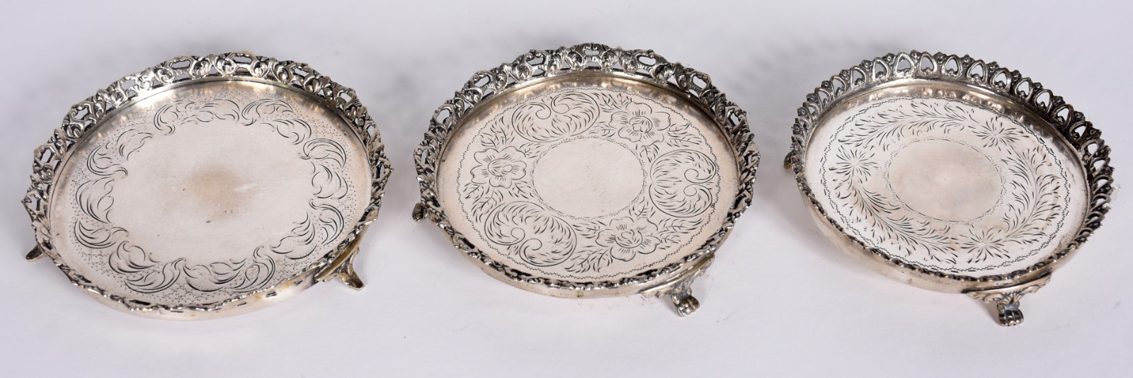 Conjunto de 3 pequenas salvas de prata baixa, apenas uma contrastada... - foto 1 de 4