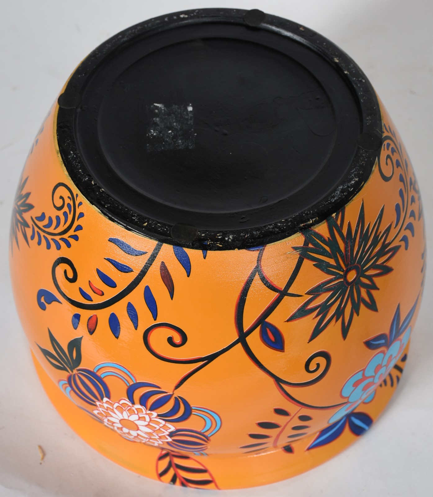 Três peças decorativas de cerâmica sendo vaso com borda de... - foto 4 de 7