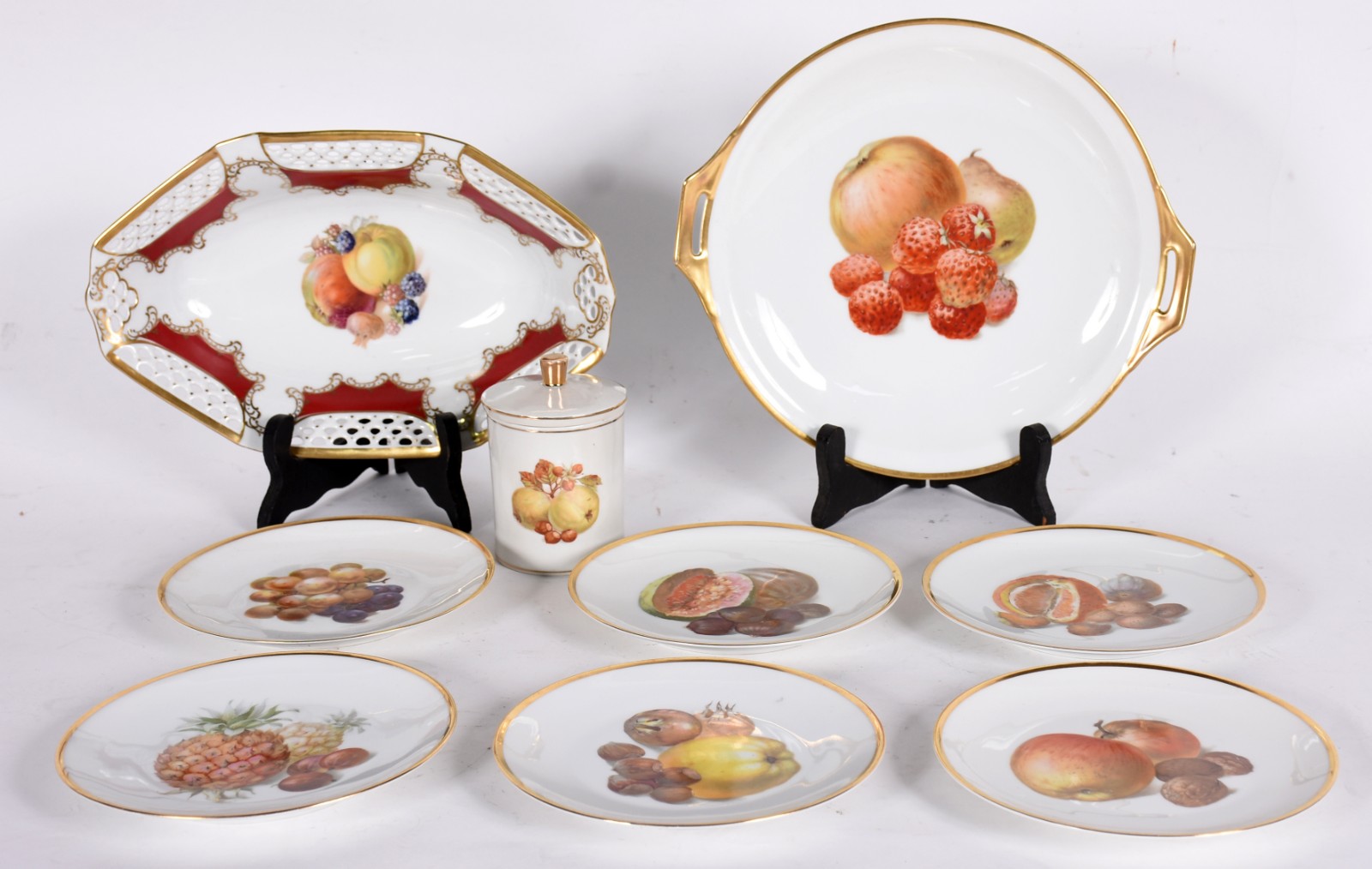 Diversas peças, sendo: Jogo para bolo de porcelana alemã da Bavaria... - foto 1 de 5