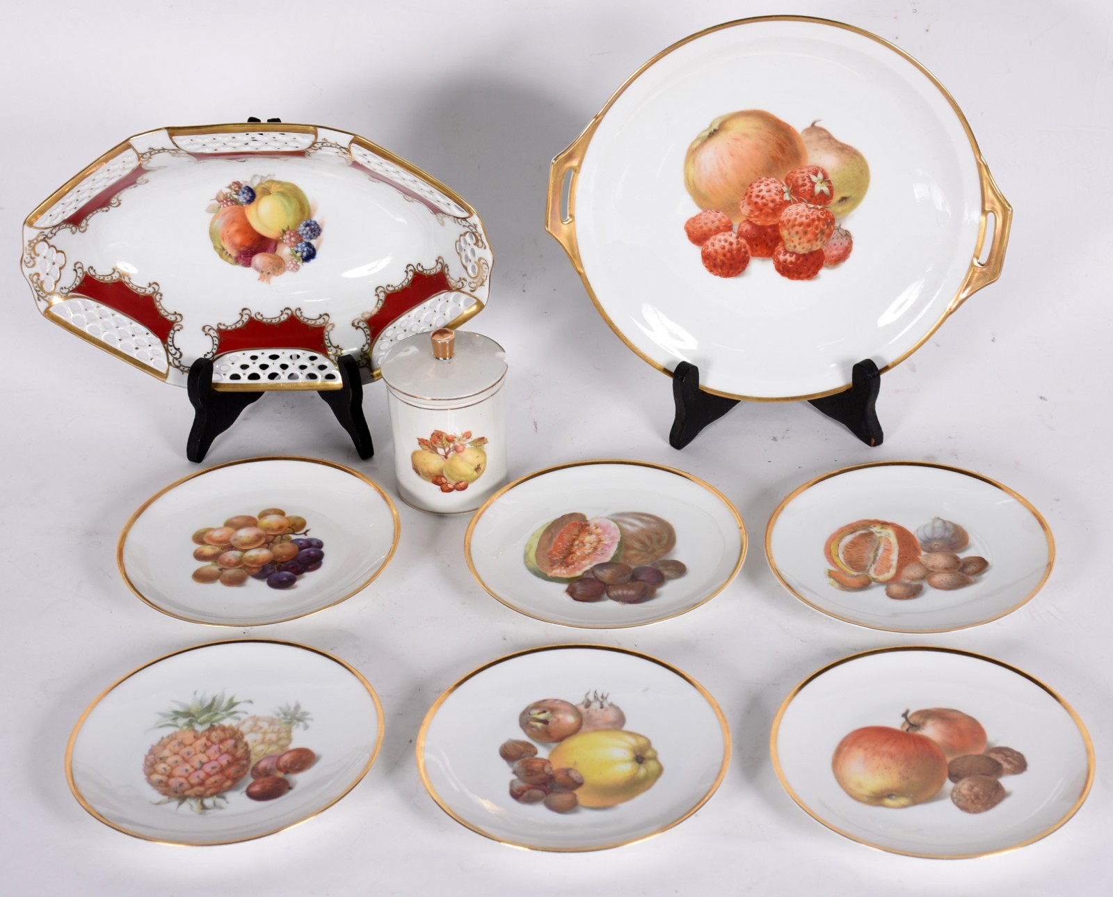 Diversas peças, sendo: Jogo para bolo de porcelana alemã da Bavaria... - foto 2 de 5