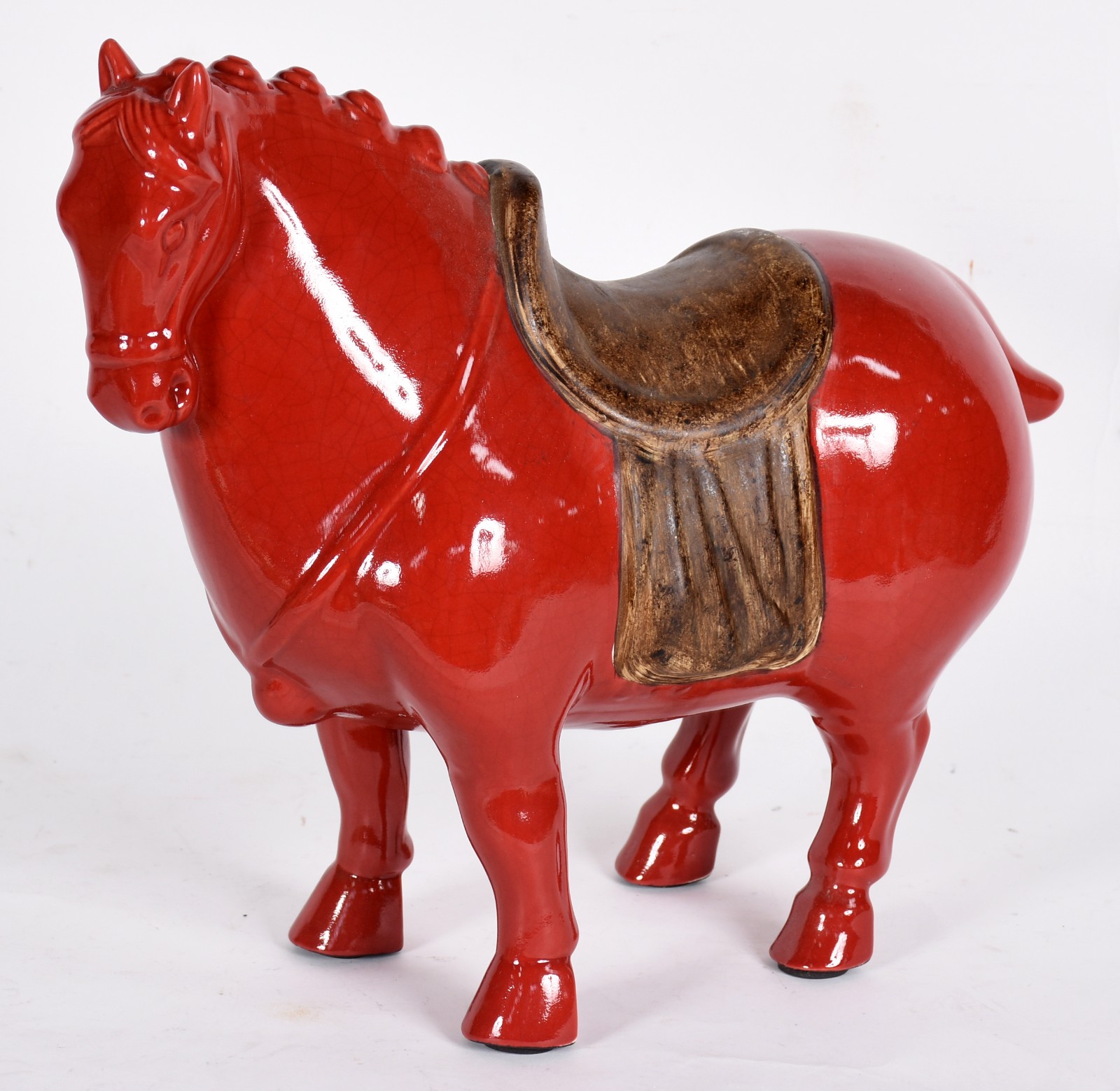 Cavalo de cerâmica estilo oriental na cor vinho. - foto 1 de 5