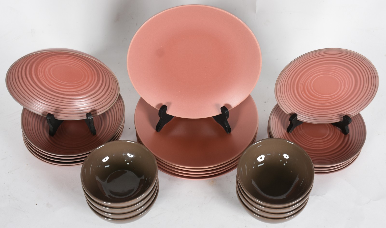 Aparelho de cerâmica MESA para 6 pessoas composto de: 6 pratos rasos... - foto 2 de 6