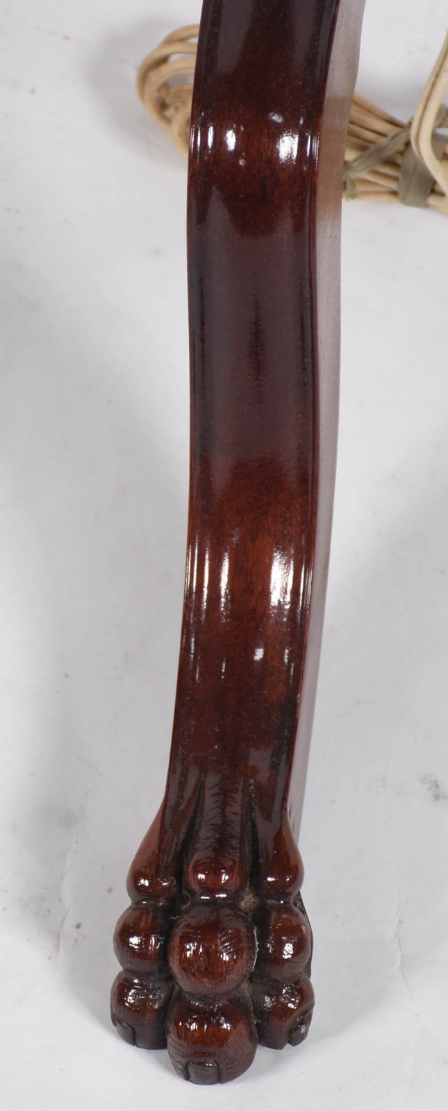 Mesa de madeira nobre com dois platôs, luminária acoplada, base em... - foto 4 de 4