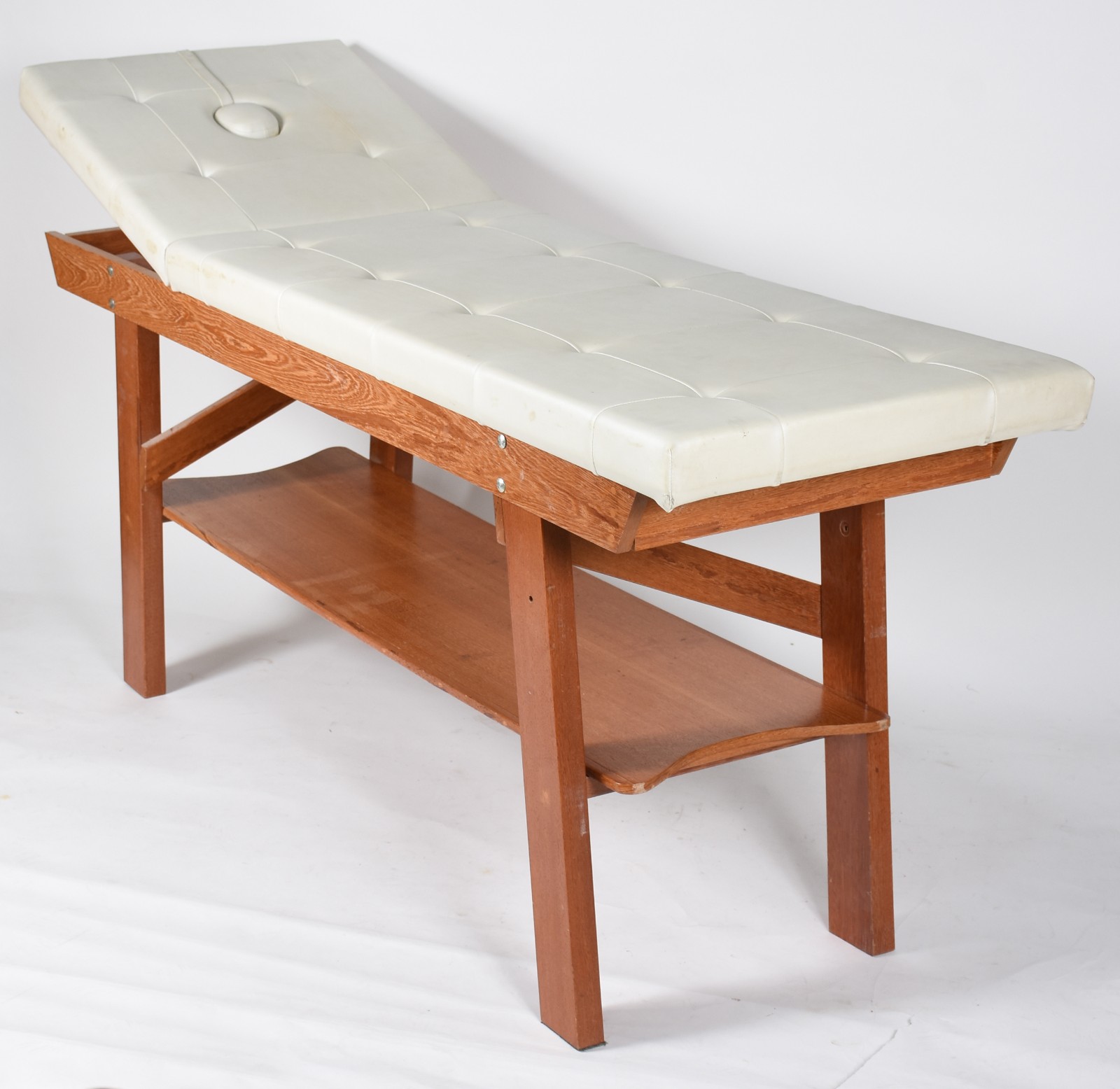 Mesa de massagem BRUDINE de madeira com estofamento forrado na cor... - foto 1 de 5