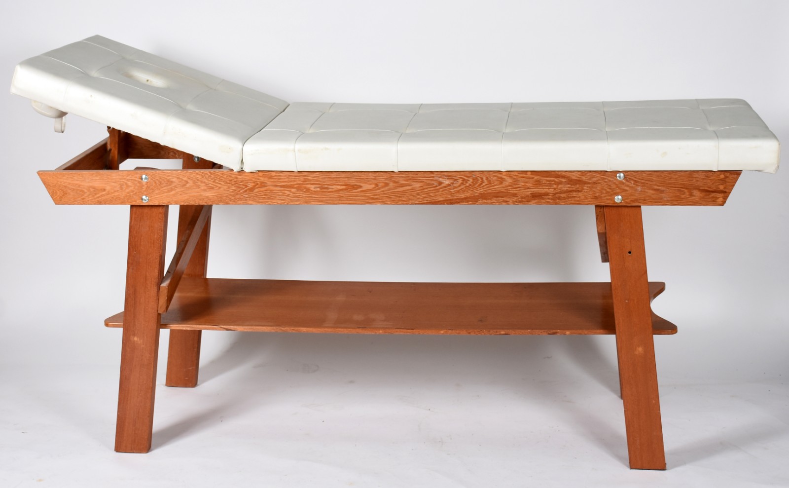 Mesa de massagem BRUDINE de madeira com estofamento forrado na cor... - foto 2 de 5