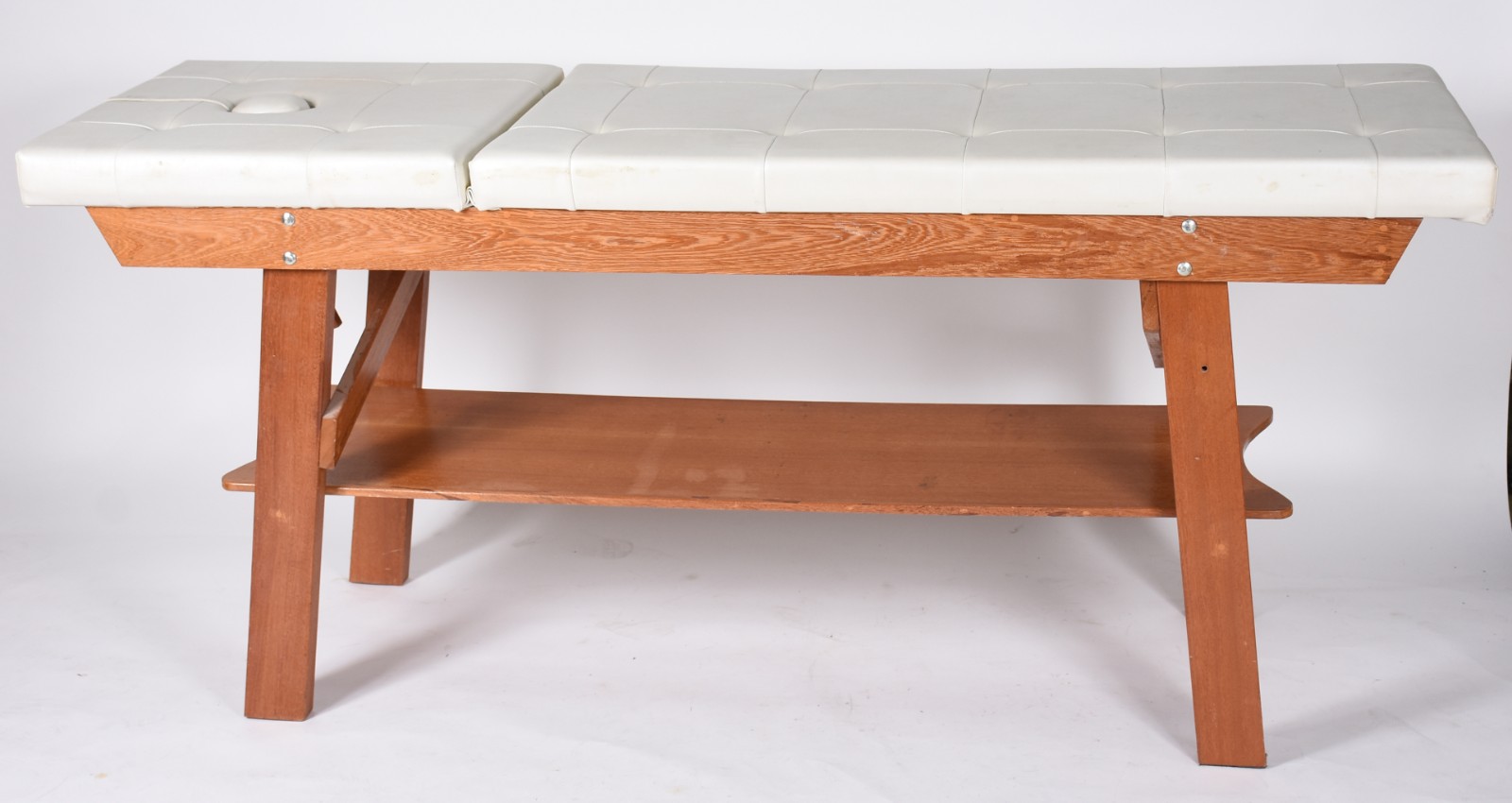 Mesa de massagem BRUDINE de madeira com estofamento forrado na cor... - foto 4 de 5