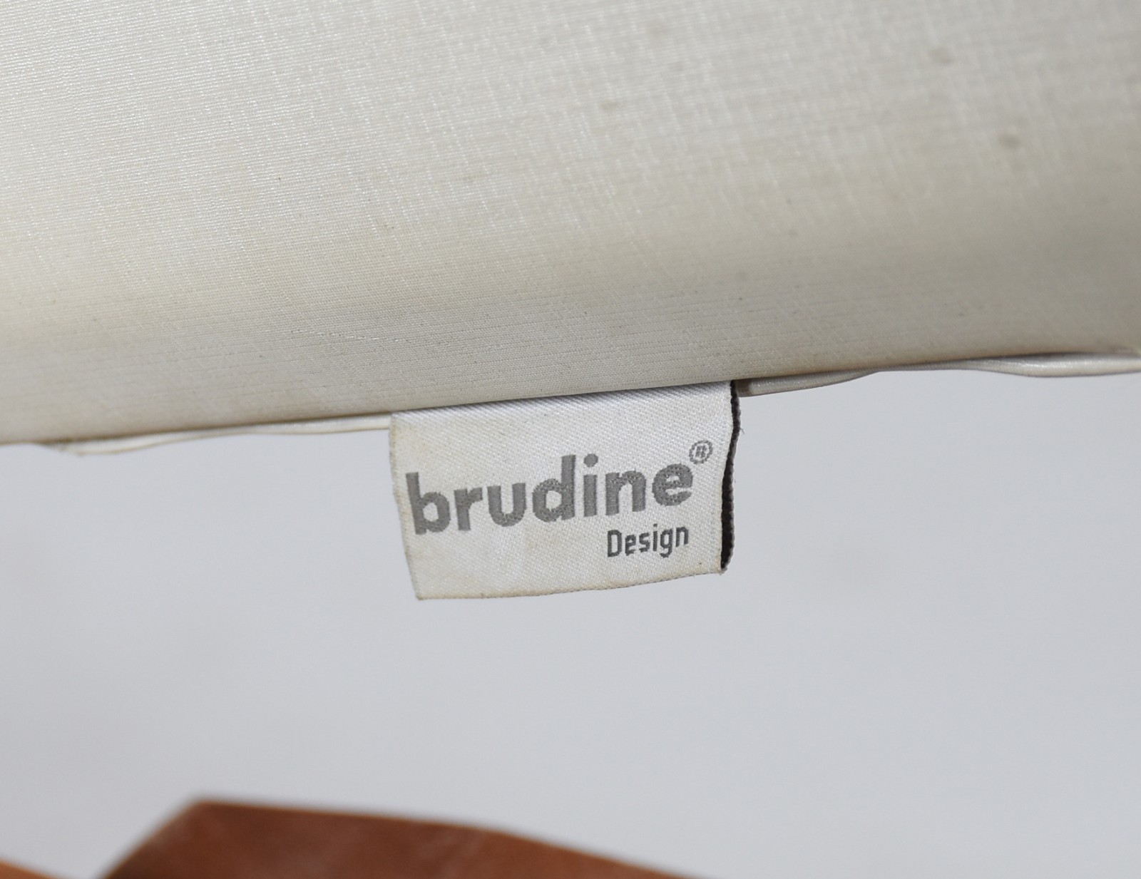 Mesa de massagem BRUDINE de madeira com estofamento forrado na cor... - foto 5 de 5