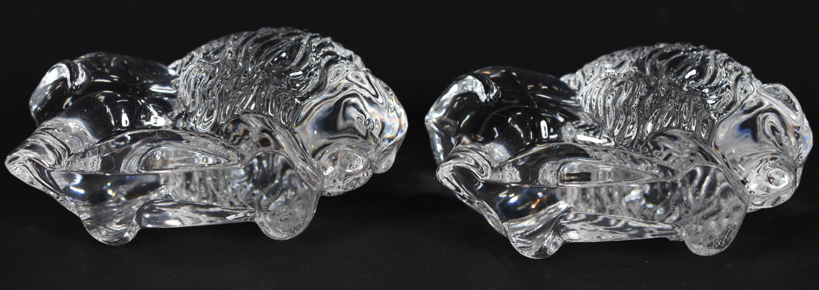 Duas estatuetas de cristal francês representando bisões, marcado na... - foto 3 de 4