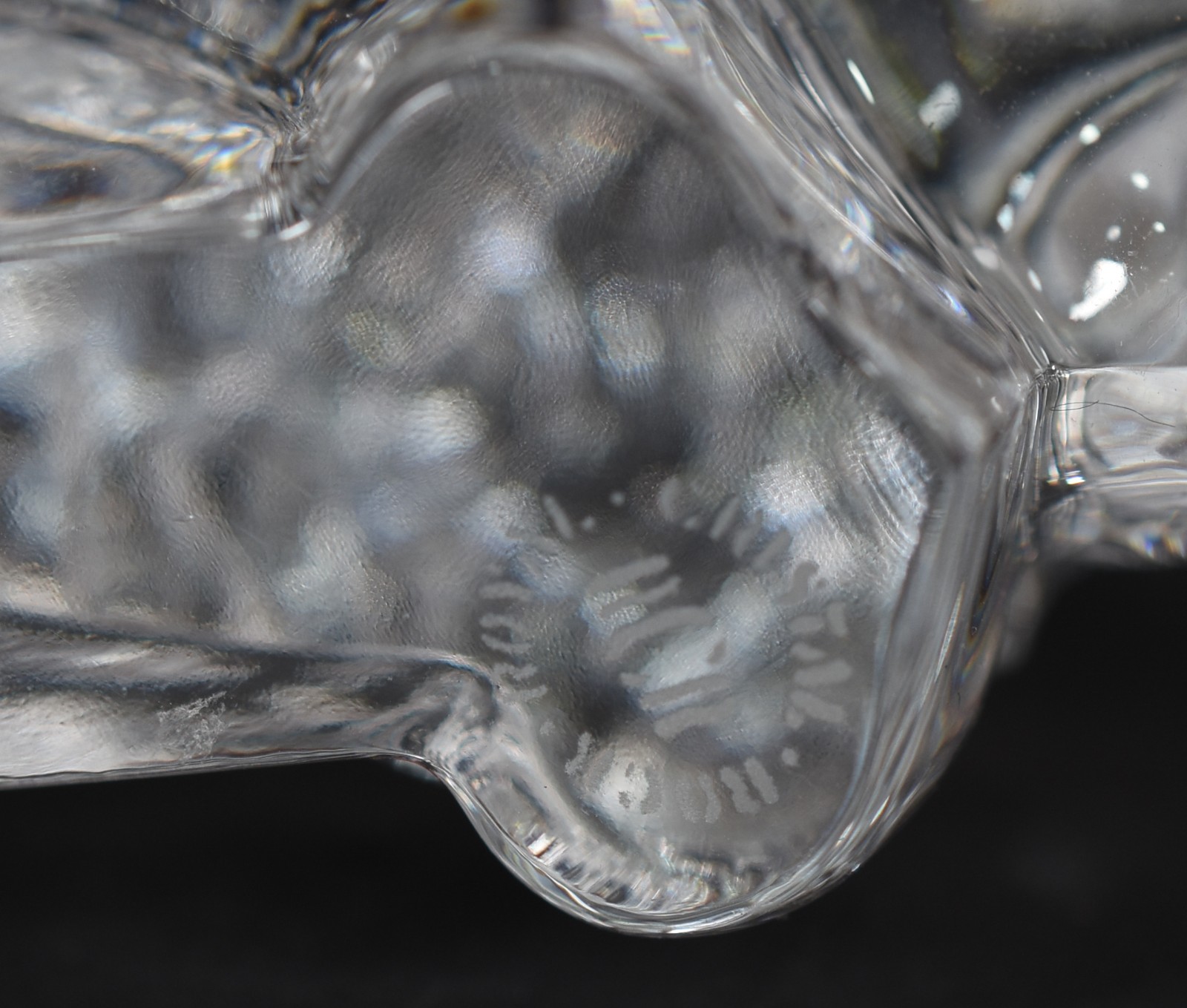 Duas estatuetas de cristal francês representando bisões, marcado na... - foto 4 de 4