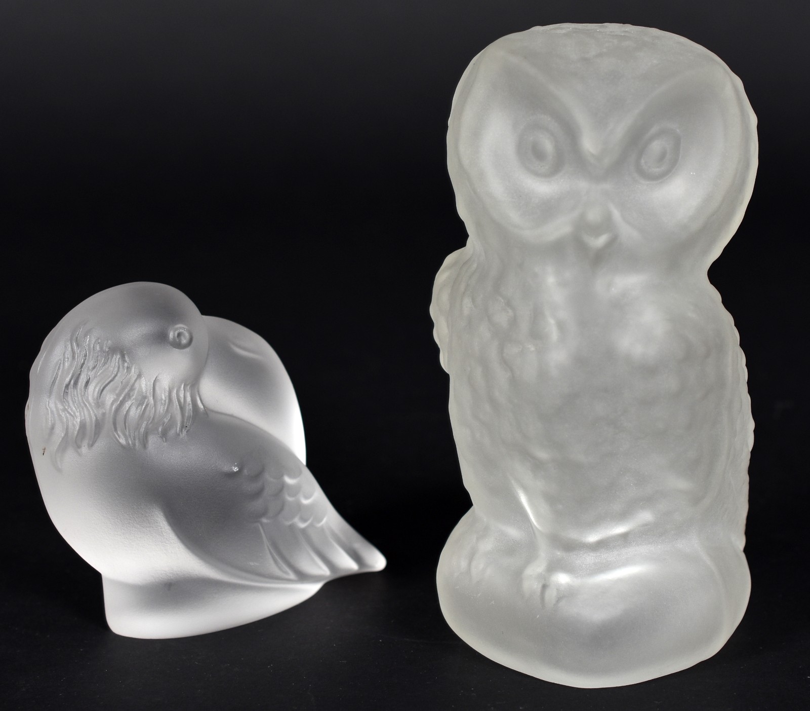 Duas estatuetas de cristal Satiné representando tucano e coruja. - foto 1 de 4