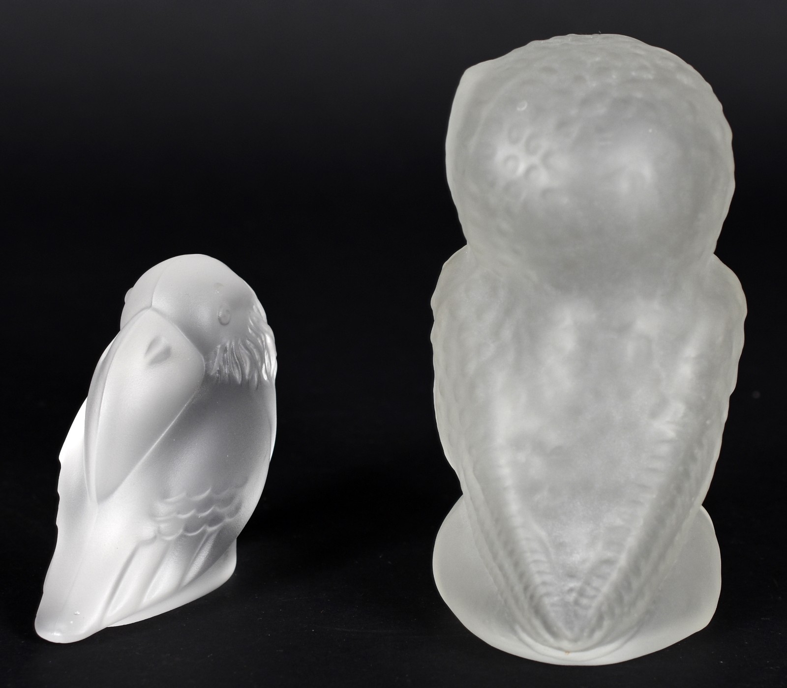 Duas estatuetas de cristal Satiné representando tucano e coruja. - foto 4 de 4