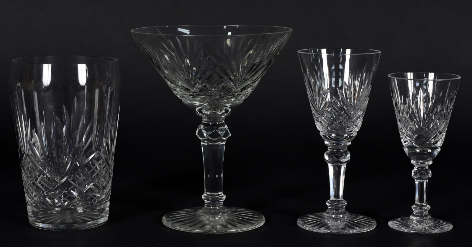 Serviço de cristal composto de 10 taças para champagne, 8 para vinho... - foto 2 de 4
