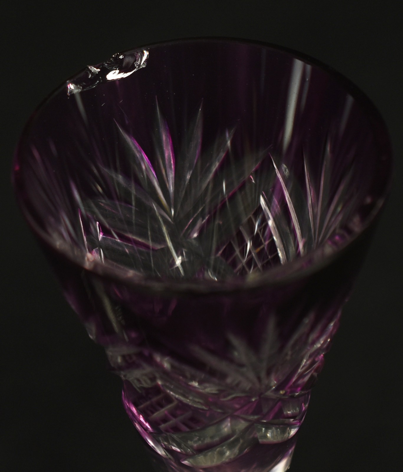 Conjunto composto de 11 flutes de cristal, 3 copos de pé lavrados (1... - foto 5 de 5