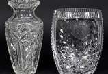 Dois vasos de cristal tcheco lapidado. - Dois vasos de cristal tcheco lapidado.