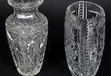 Dois vasos de cristal tcheco lapidado. - Dois vasos de cristal tcheco lapidado.