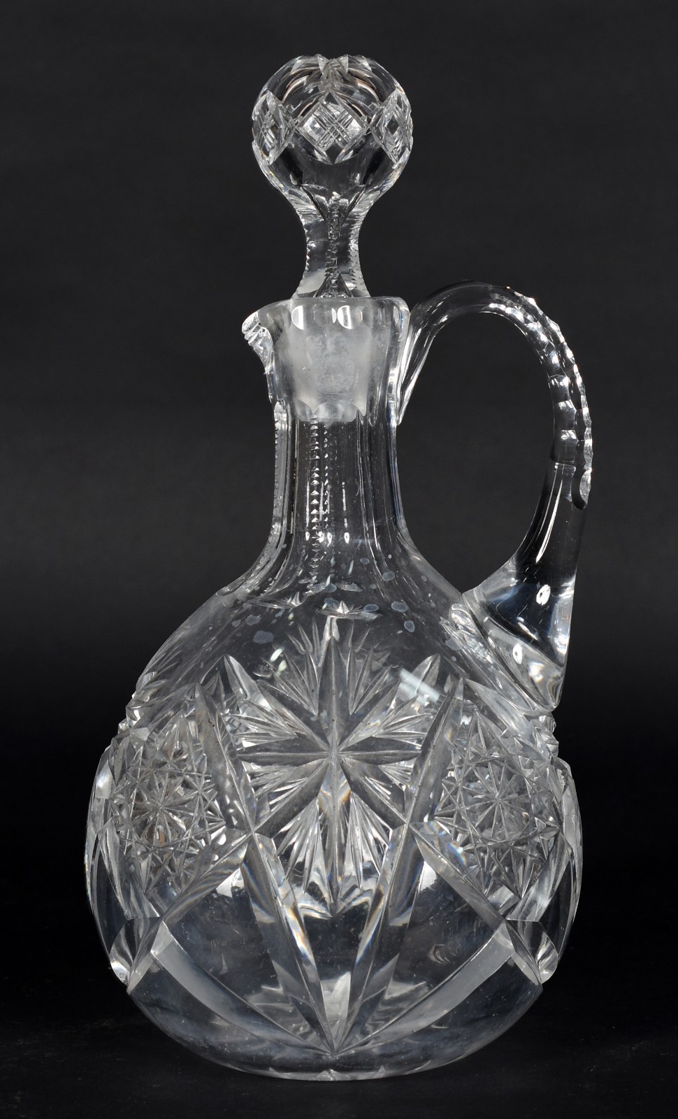 Licoreira com alça de cristal tcheco lapidado (bicado na borda, com... - foto 1 de 4
