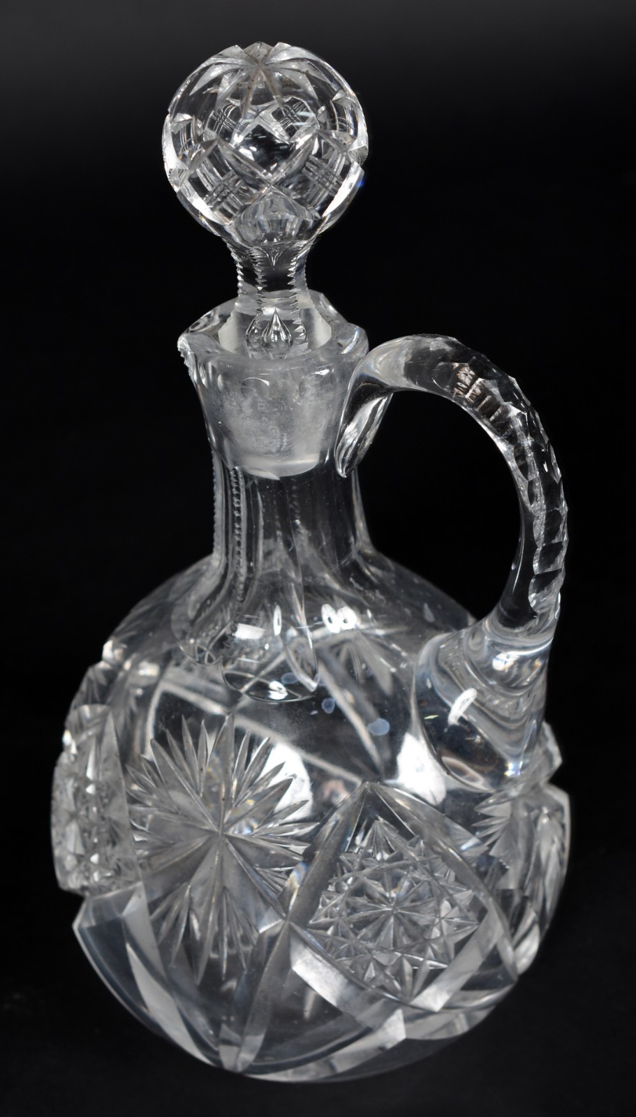 Licoreira com alça de cristal tcheco lapidado (bicado na borda, com... - foto 2 de 4