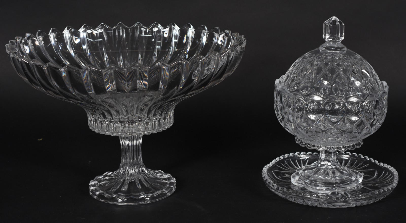 Duas peças de cristal sendo compoteira com presentoir e fruteira. - foto 1 de 3