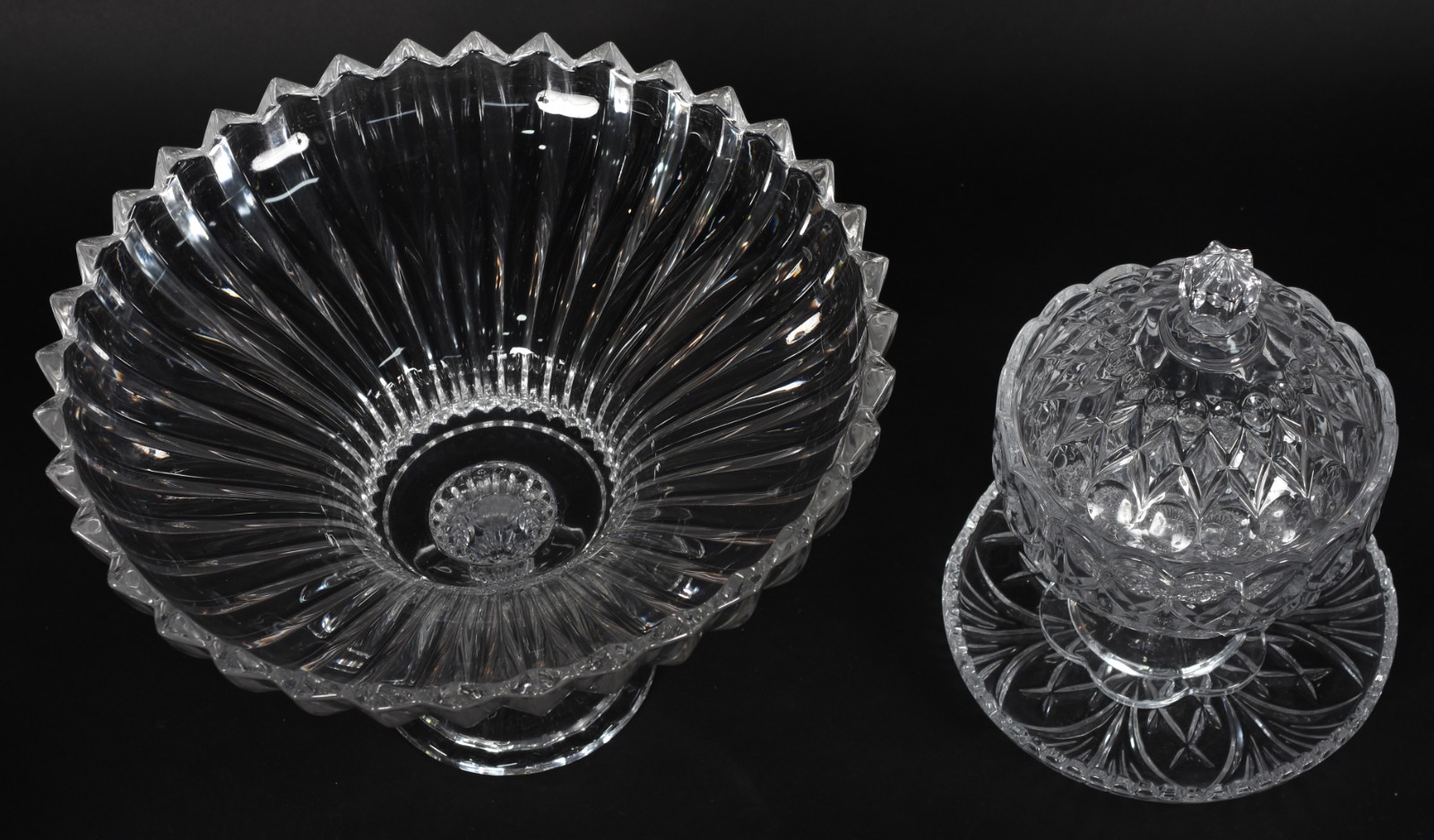 Duas peças de cristal sendo compoteira com presentoir e fruteira. - foto 2 de 3