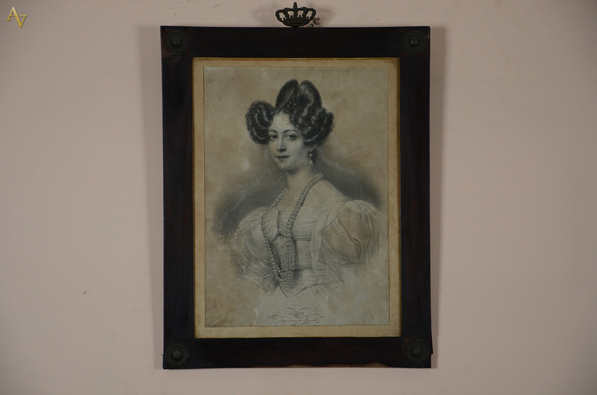 Duas Gravuras repres. dama "AMÉLIA" - 38 x 27 cm. (uma com... - foto 2 de 2