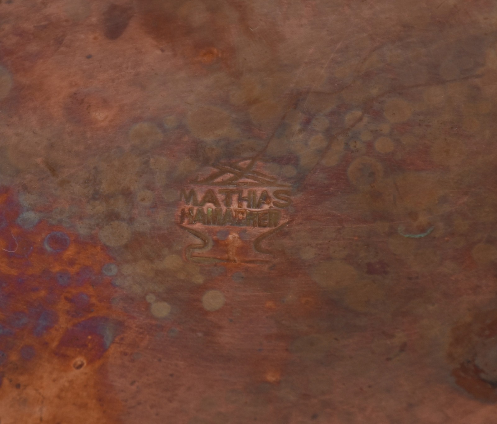 Lote com sete peças diversas de cobre e 1 peça de metal dourado. - foto 4 de 4