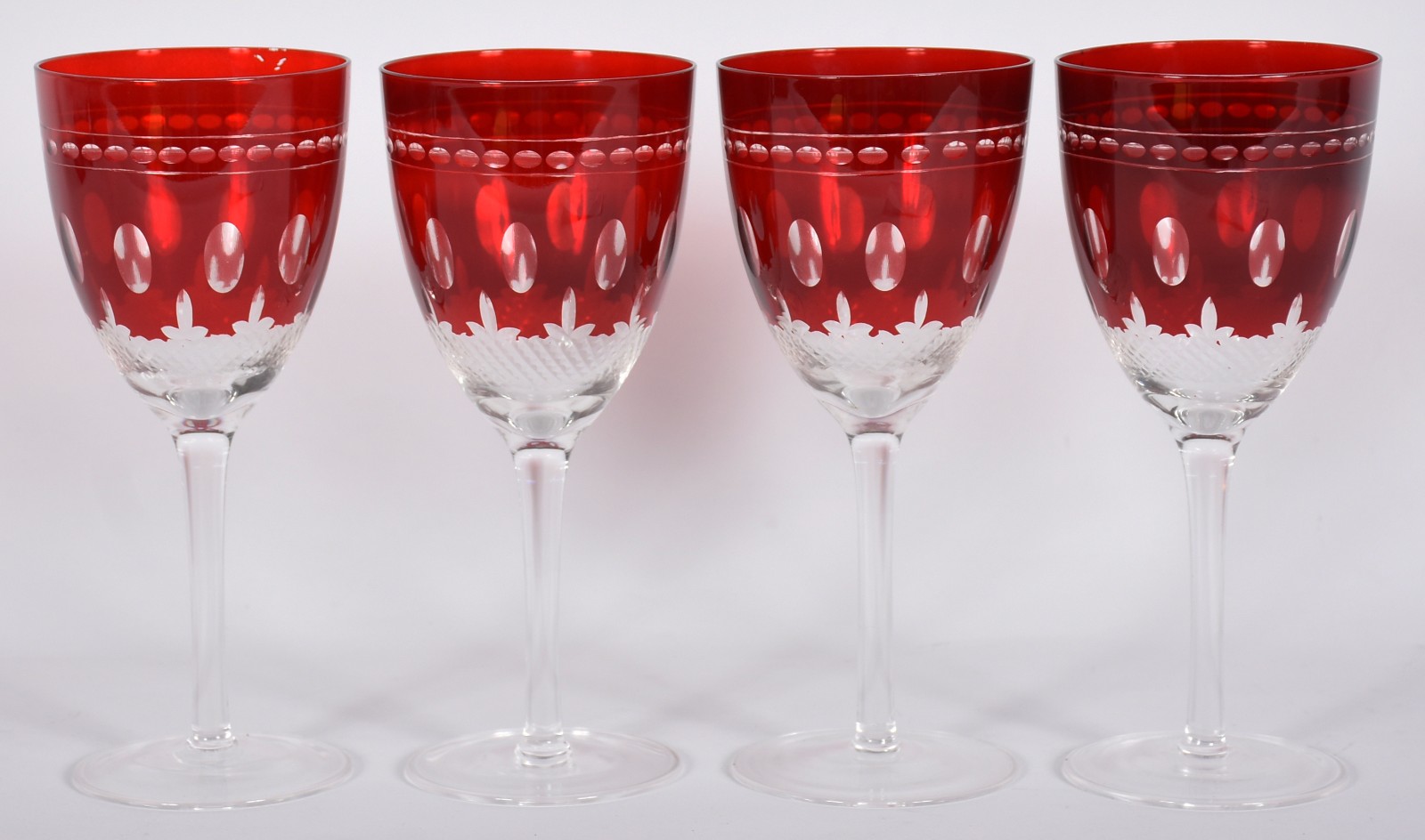 Onze taças para vinho tinto de cristal lapidado doublé rubi. - foto 2 de 4