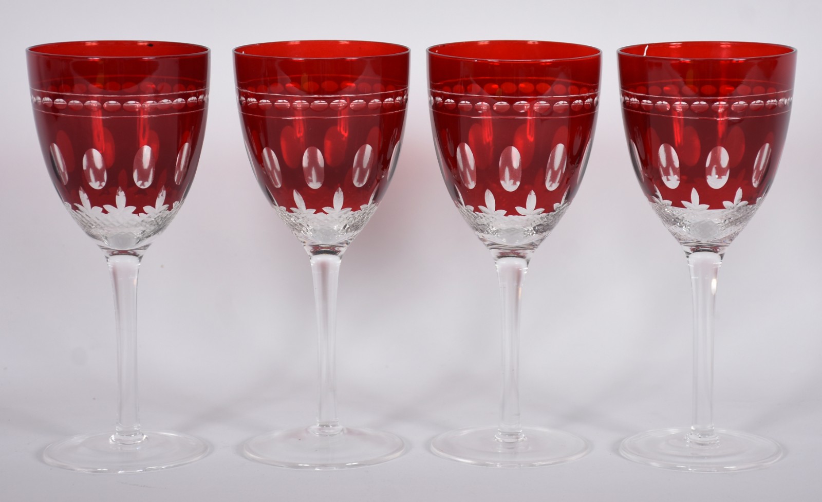 Doze taças de para vinho branco de cristal lapidado doublé rubi. - foto 2 de 4