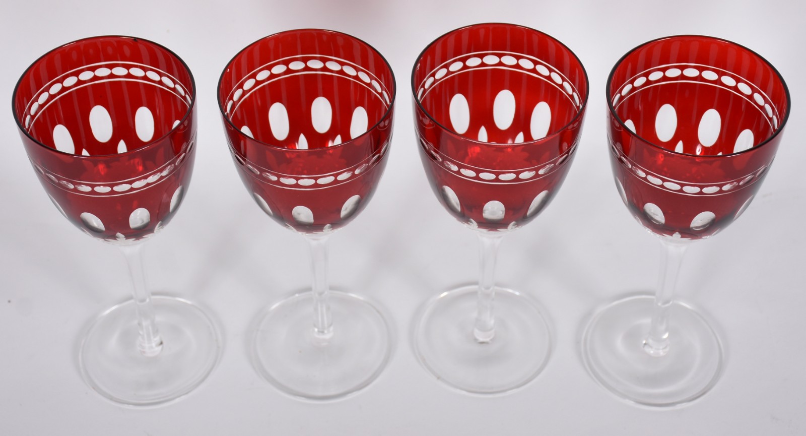 Doze taças de para vinho branco de cristal lapidado doublé rubi. - foto 3 de 4