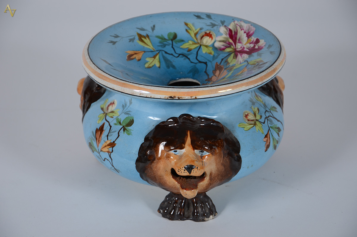 Cuspideira de porcelana policromada, diâmetro 25 cm. - foto 2 de 2