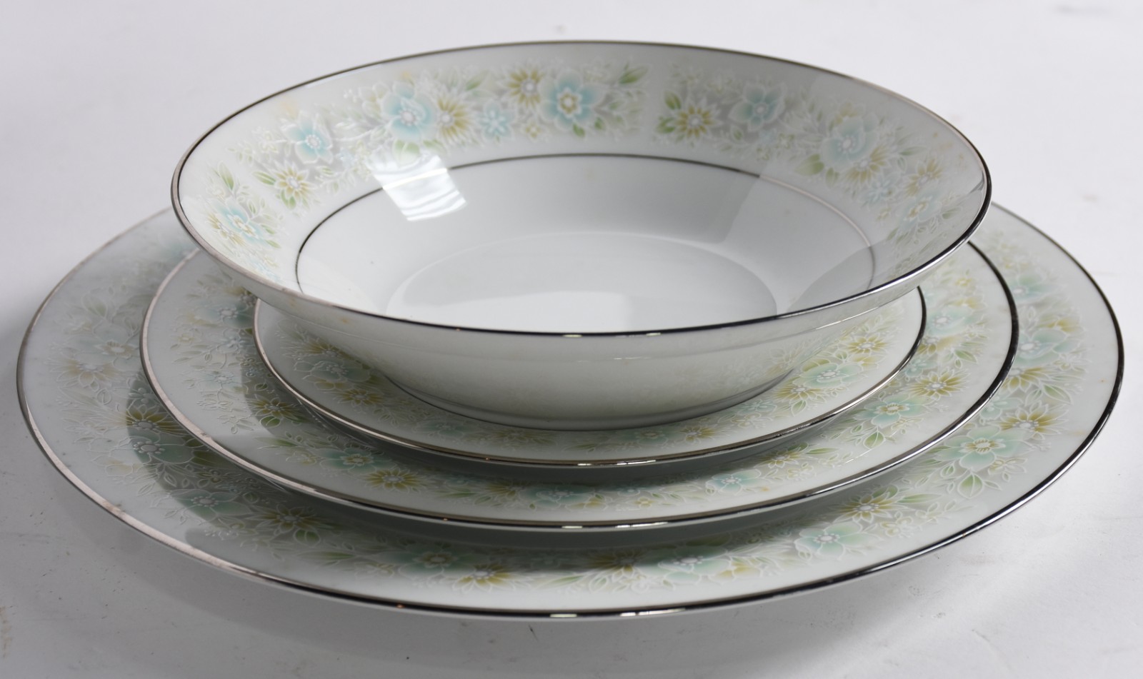 Aparelho de jantar de porcelana Noritake composto de 11 pratos rasos... - foto 3 de 6