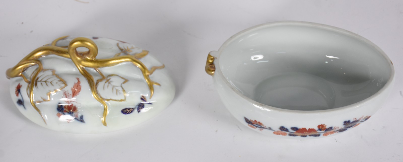 Bomboniere de porcelana portuguesa Vista Alegre com flores em... - foto 2 de 4