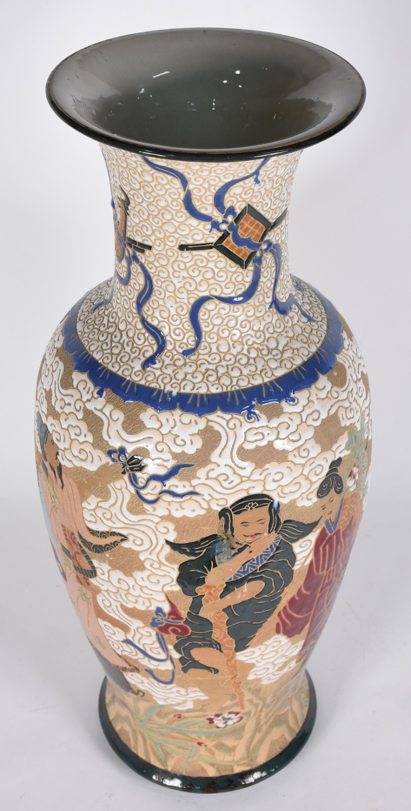 Grande vaso de porcelana Oriental com figuras em policromia. - foto 2 de 4