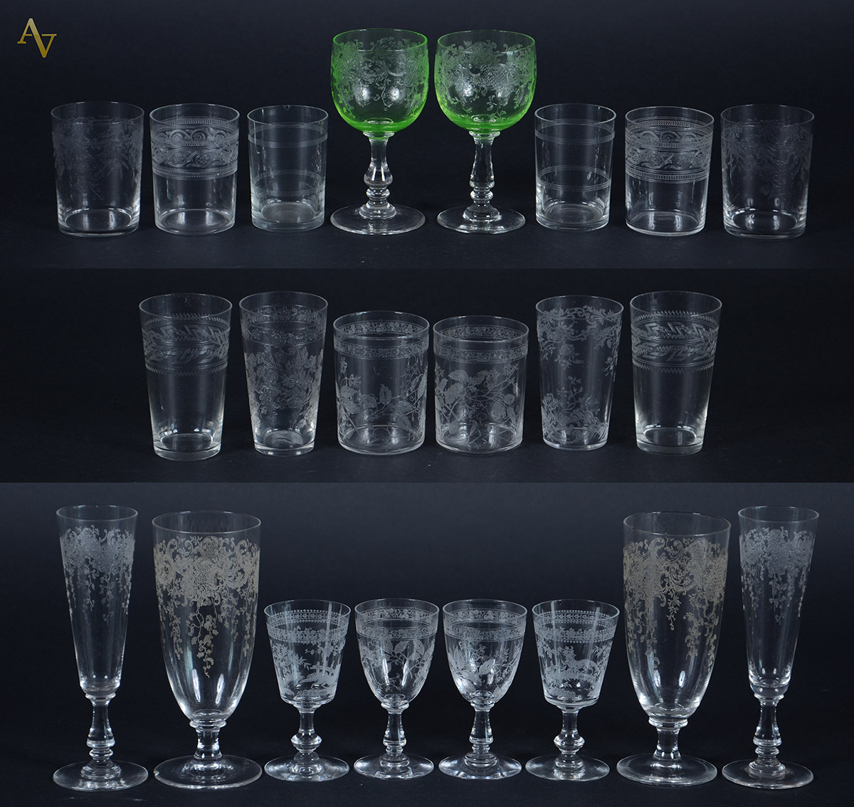 Servico com 76 cálices de cristal Saint Louis diversos modelos.