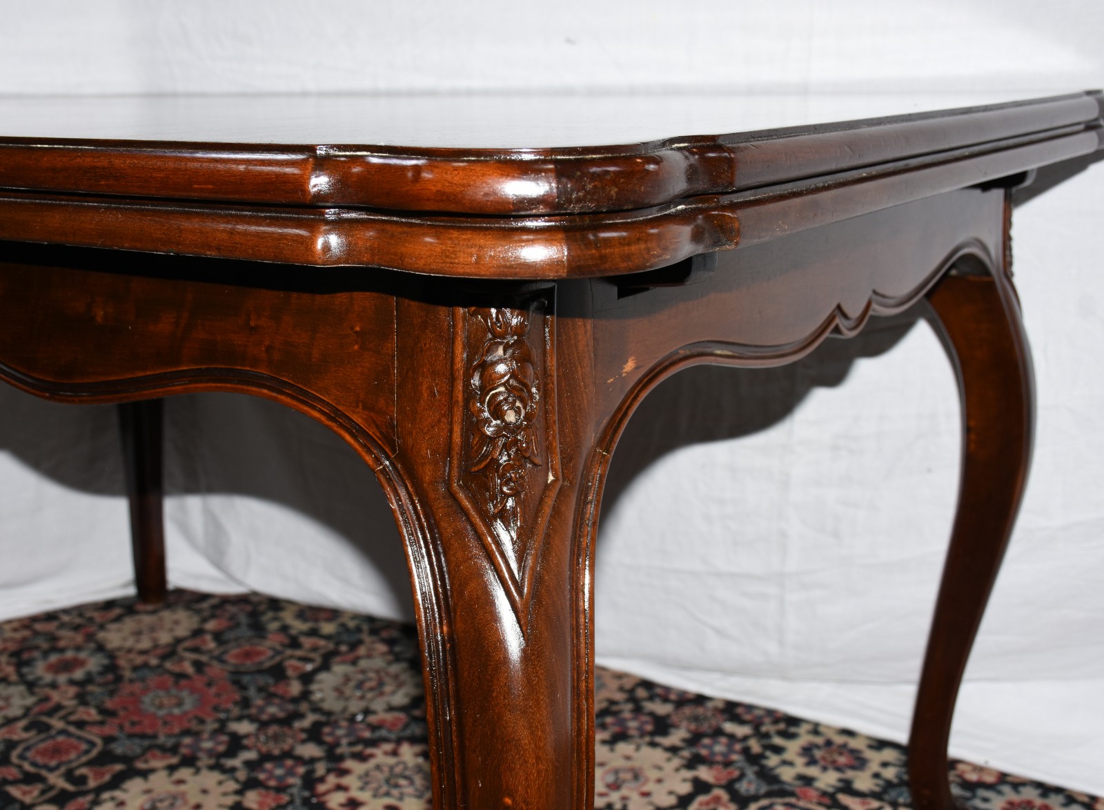 Mesa de jantar de madeira nobre estilo Luis XV, feitio retangular com... - foto 3 de 7