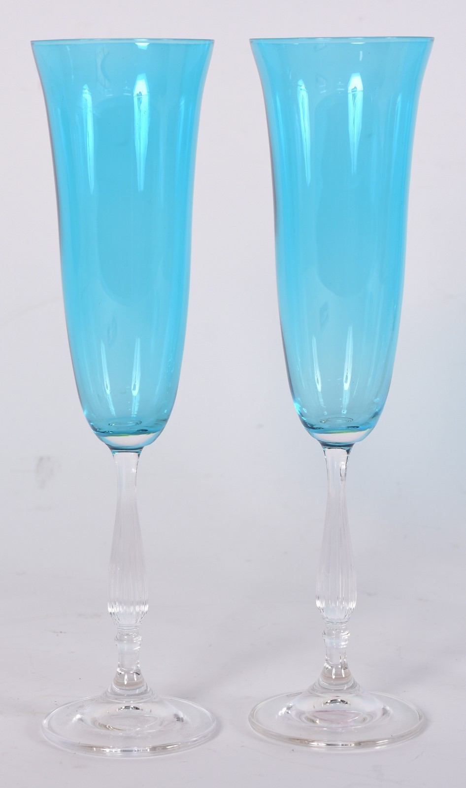 Seis flutes para champagne de vidro na cor turquesa. - foto 3 de 3