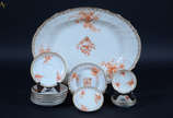 Conjunto com quatorze  peças diversas de porcel... - Conjunto com quatorze  peças diversas de porcelana KPM, sendo a travessa maior medindo 49 x 37 cm.