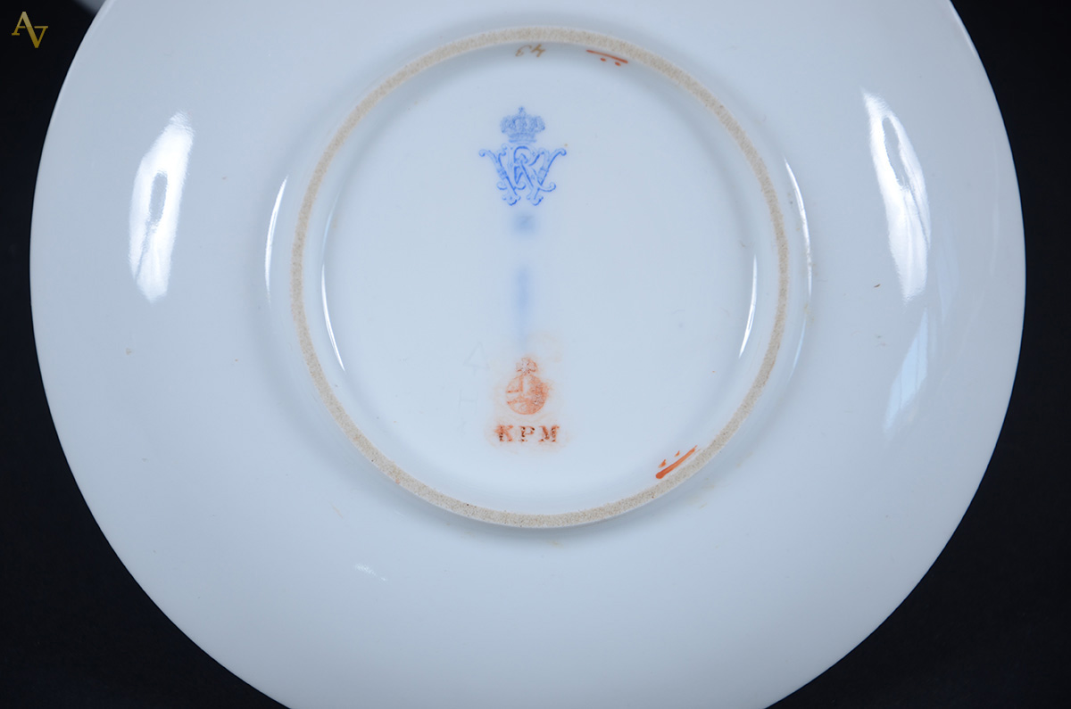 Conjunto com quatorze peças diversas de porcelana KPM, sendo a... - foto 2 de 2