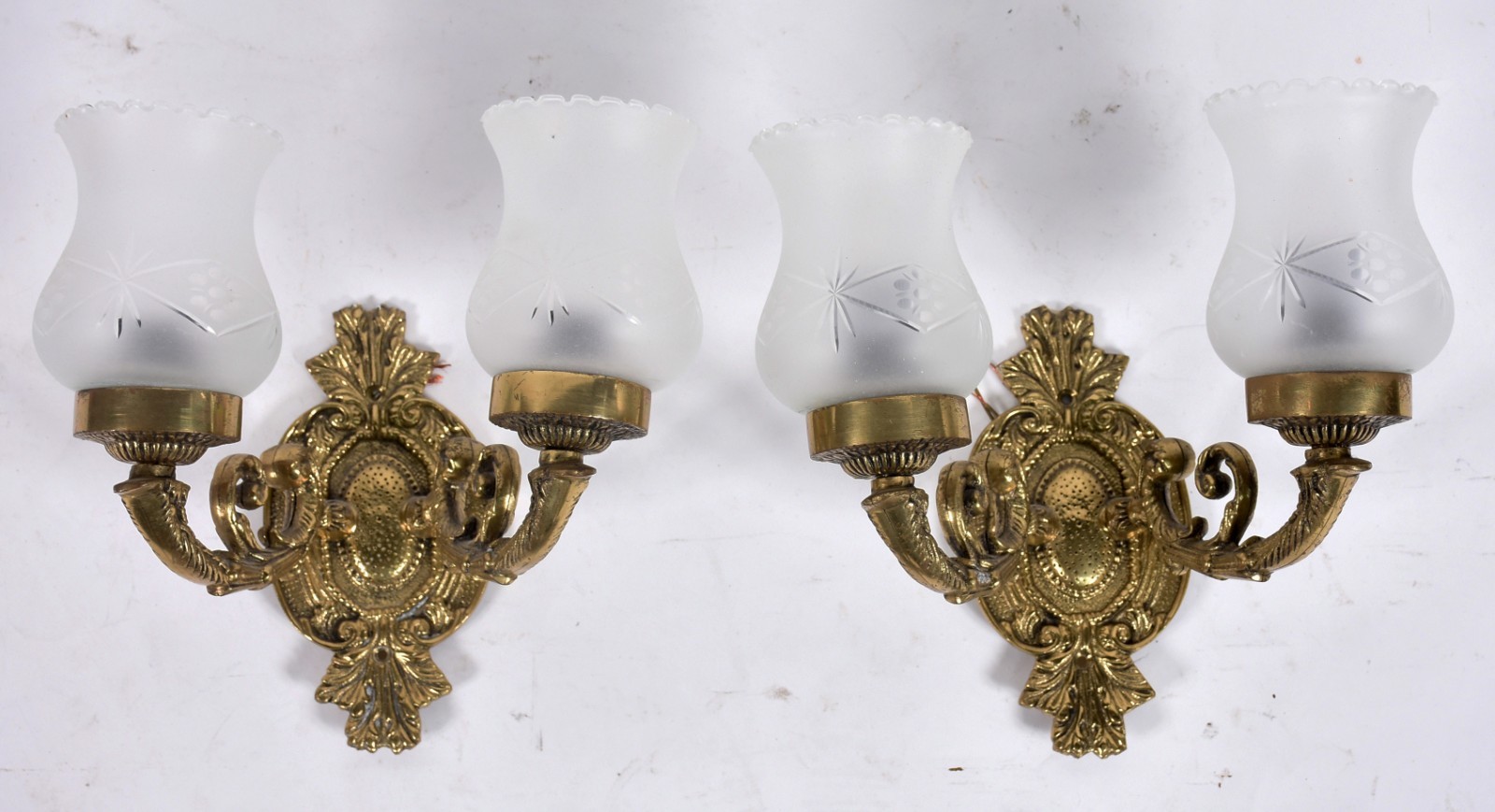Par de apliques para 2 luzes de metal dourado com mangas de vidro... - foto 3 de 3
