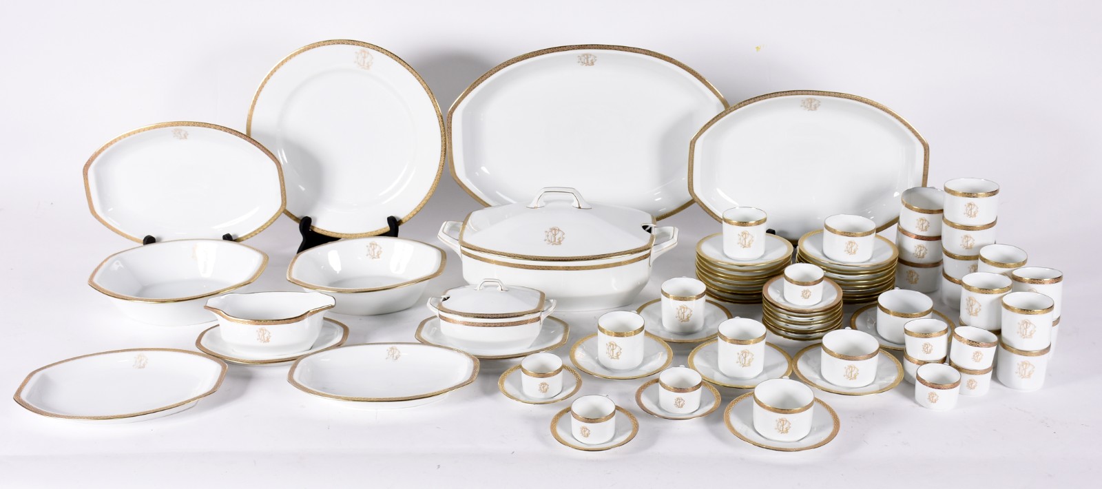 Elegante serviço de jantar de porcelana PT Bavaria na cor branca com... - foto 2 de 11