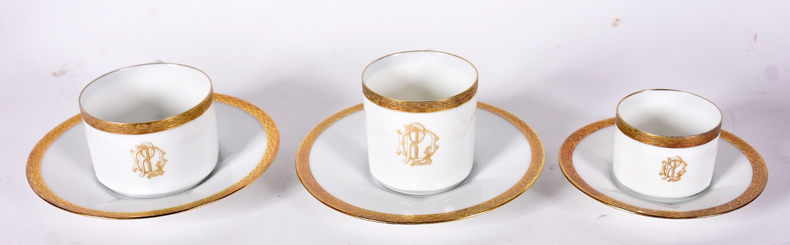 Elegante serviço de jantar de porcelana PT Bavaria na cor branca com... - foto 4 de 11