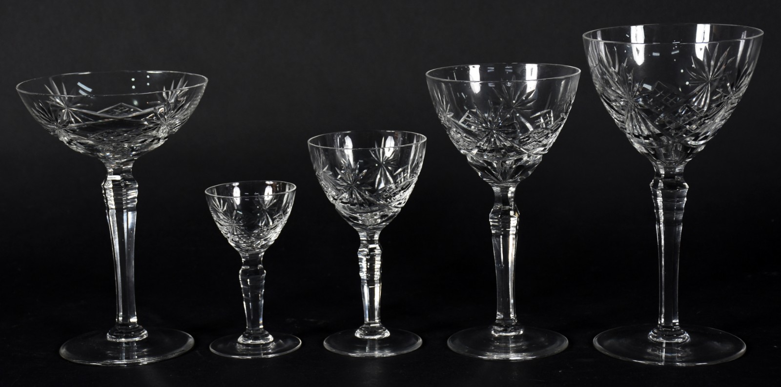 Serviço de cristal da Bohemia composto de 12 taças para água, 15... - foto 1 de 5