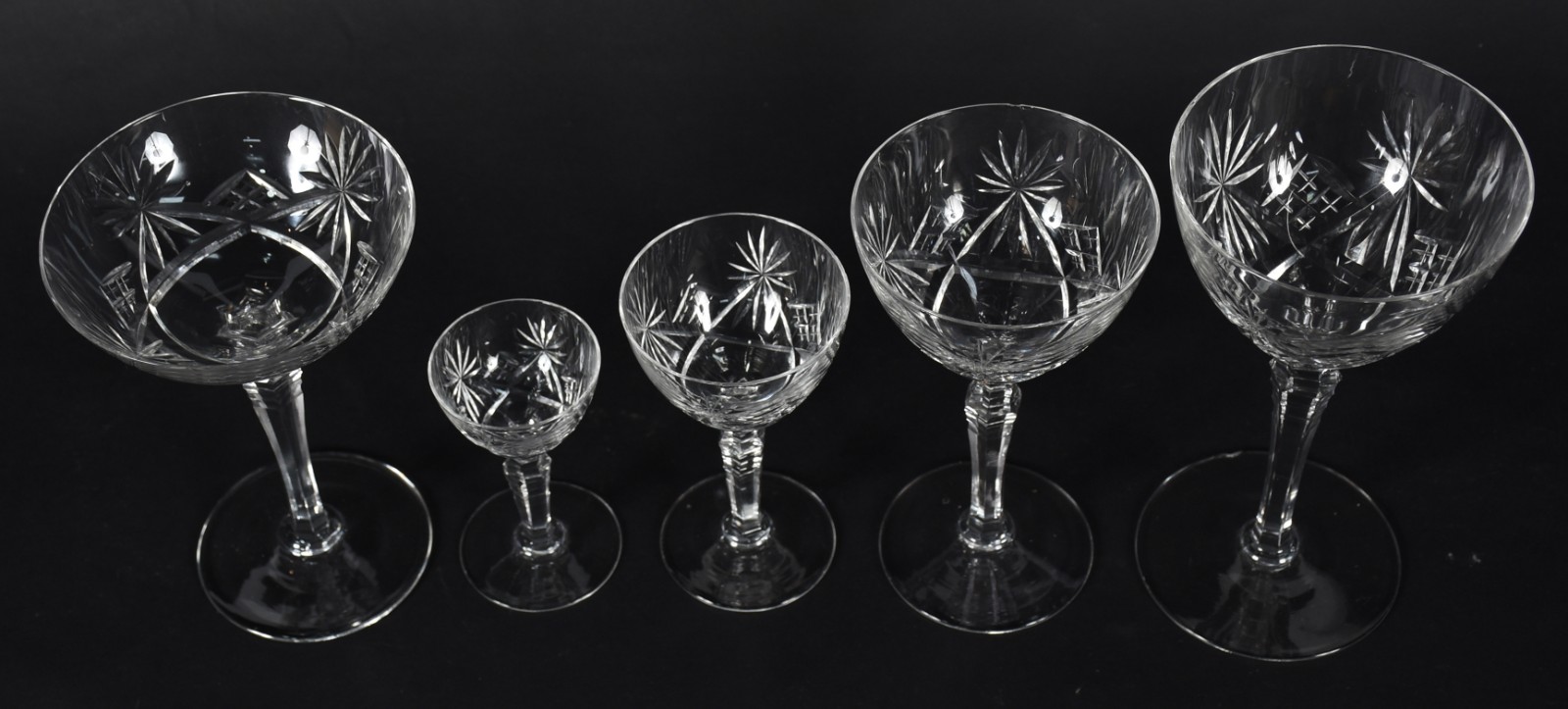 Serviço de cristal da Bohemia composto de 12 taças para água, 15... - foto 2 de 5