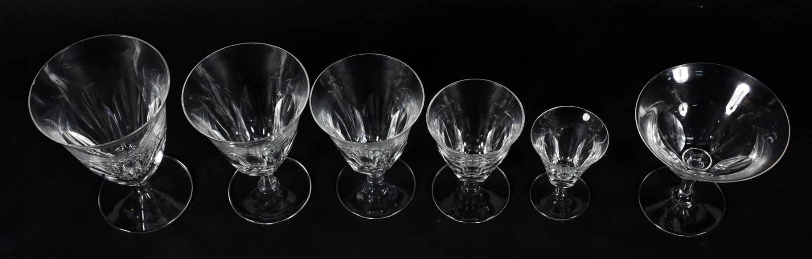 Serviço de cristal "dedão" (bicados) composto de 6 para água, 5 para... - foto 2 de 5
