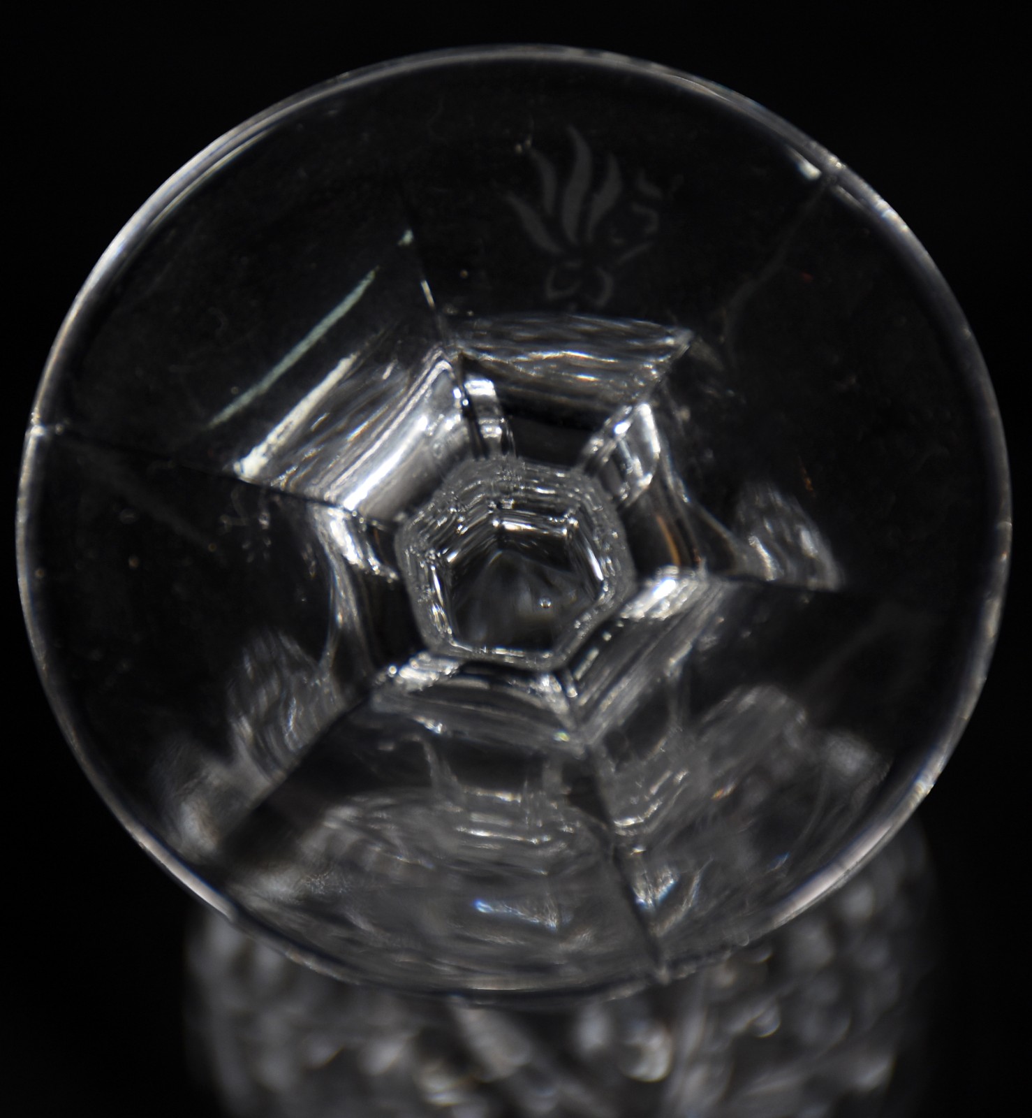 Duas garrafas de cristal tcheco lapidado, sendo uma "Captain... - foto 5 de 5