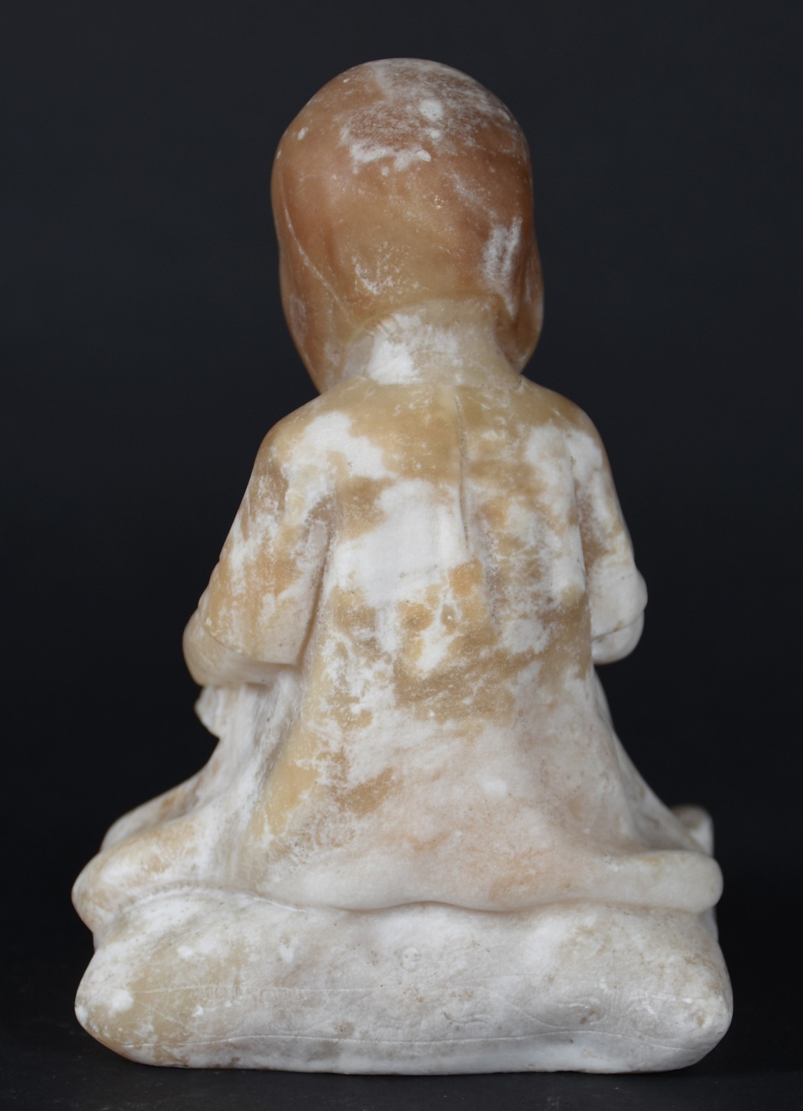 Estatueta de alabastro representando "menina com livro" (livro com... - foto 4 de 5