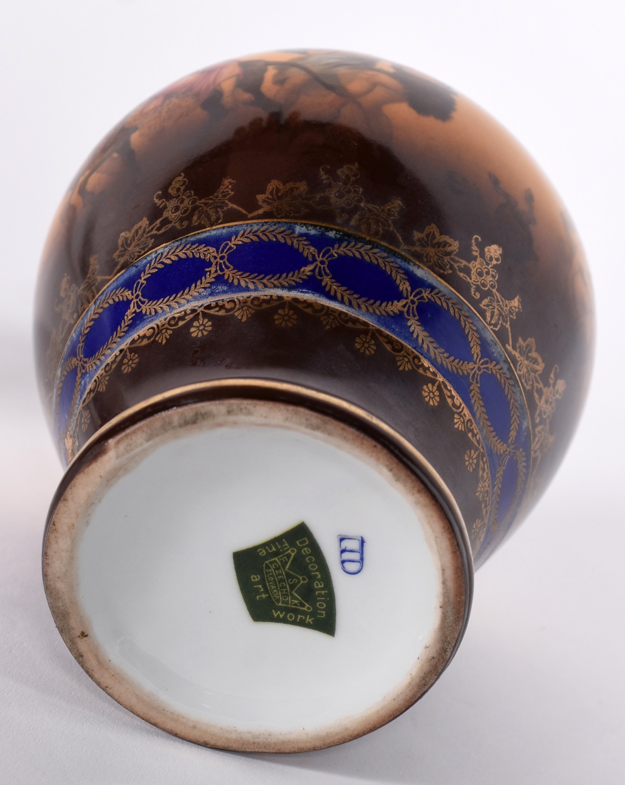 Potiche de porcelana tcheca policromada decorada com cenas românticas... - foto 4 de 4