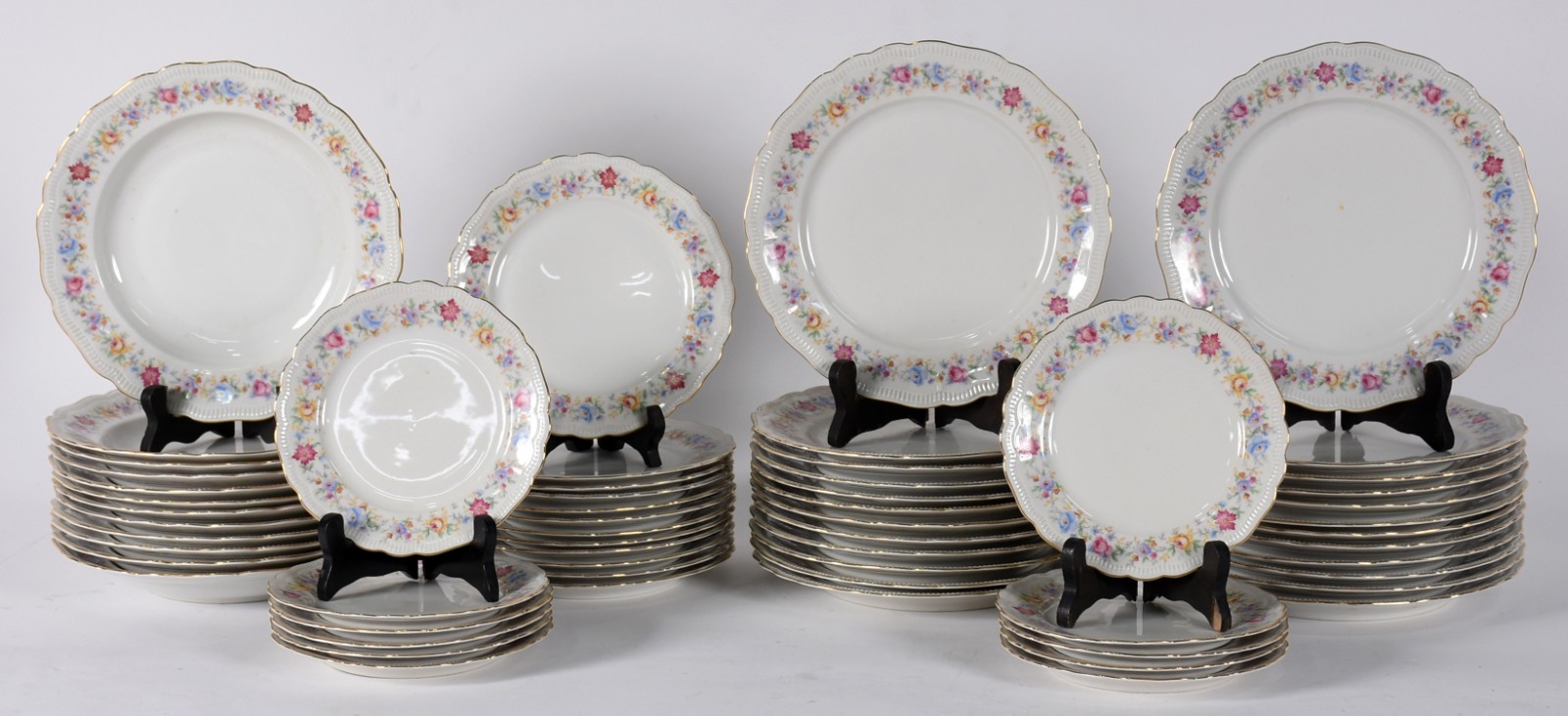 Aparelho de jantar de porcelana da Bavaria na cor branca com flores... - foto 2 de 6