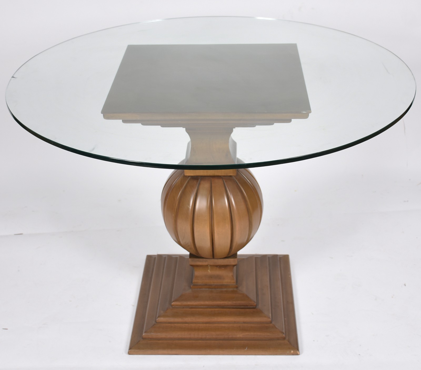 Mesa com 4 cadeiras de jacarandá, tampo de vidro (tampo com bicado). - foto 2 de 8